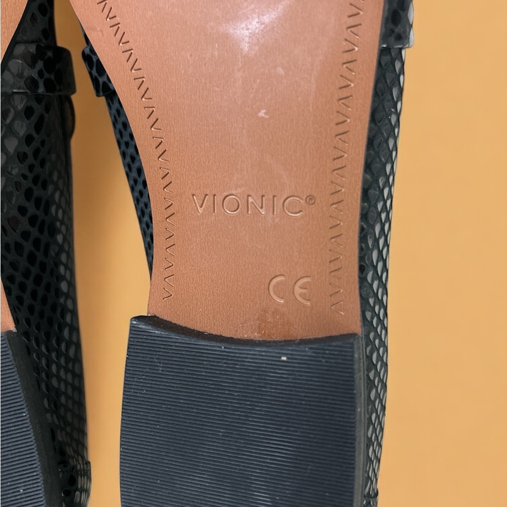 Vionic Black Moccasin-Style Loafers Flats 7.5 NWOT - Picture 6 of 8